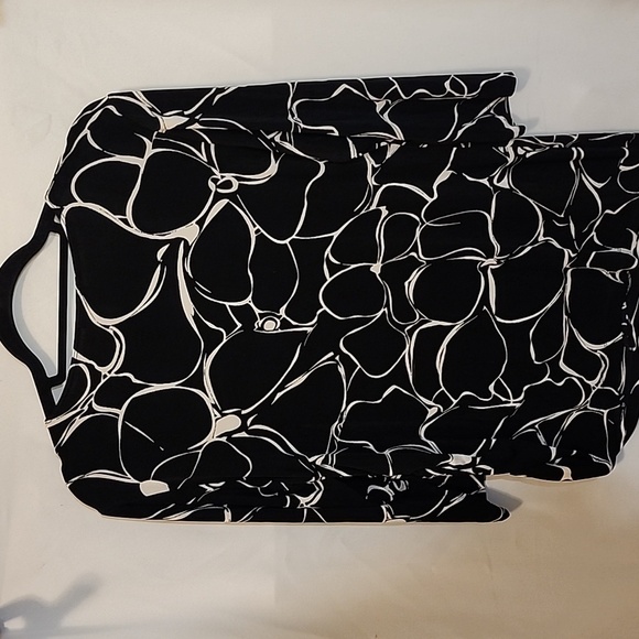 Chico’s Travelers Black knit Top Size 2 - Picture 5 of 7